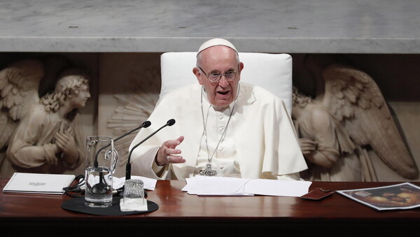 Ο Πάπας Φραγκίσκος συγκαλεί σύνοδο των επισκόπων για τη σεξουαλική κακοποίηση ανηλίκων