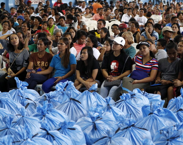 Σάρωσε ο υπερτυφώνας Μανγκούτ τις Φιλιππίνες- Στους 59 οι νεκροί