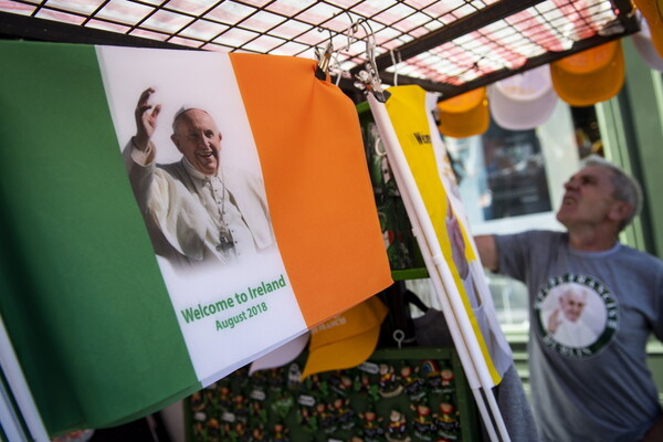 Ιστορική επίσκεψη Πάπα στην Ιρλανδία υπό τη σκιά σκανδάλων κακοποίησης