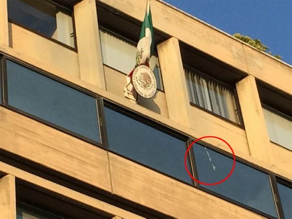 Και δεύτερη τρύπα από σφαίρα εντοπίστηκε στην πρεσβεία του Μεξικού, στο Κολωνάκι