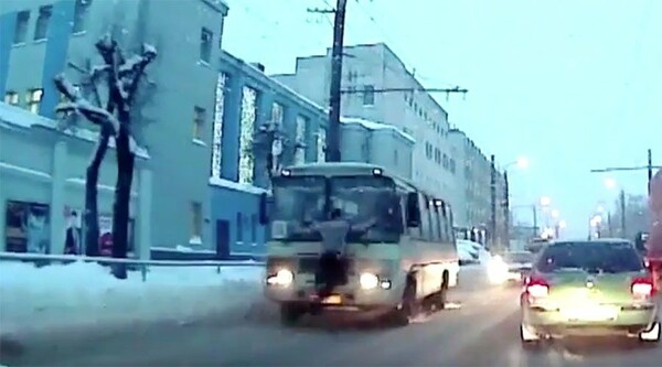 Ρωσία: Οδηγός ταξί δεν αντέχει το μποτιλιάρισμα και κάνει απόπειρα αυτοκτονίας