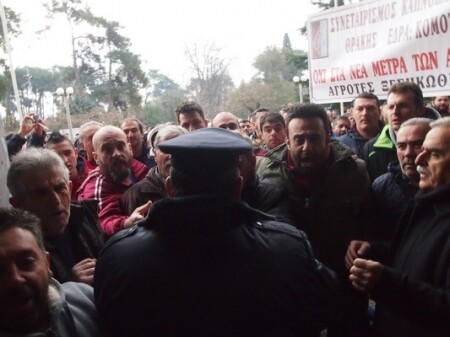 Σοβαρά επεισόδια με αγρότες και ΜΑΤ στην Κομοτηνή