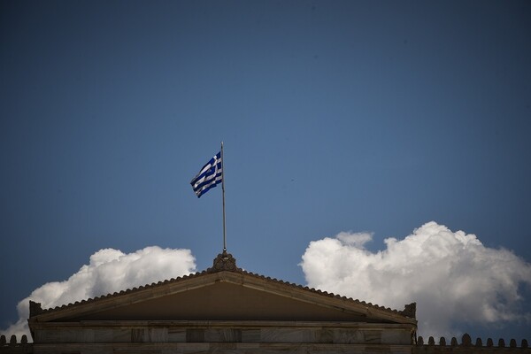 Handelsblatt: H Ελλάδα παραμένει ειδική περίπτωση