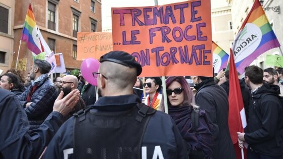 Αντιδράσεις στην ιταλία για την υποχώρηση του Ρέντσι στο Σύμφωνο Συμβίωσης