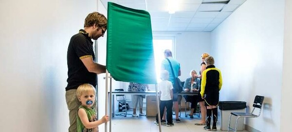 Εκλογές στη Σουηδία: Οι Σοσιαλδημοκράτες έχουν προβάδισμα, αλλά η ακροδεξιά ενισχύθηκε