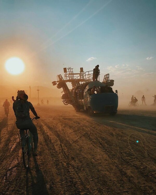 Τα σουρεαλιστικά installations του φεστιβάλ Burning Man στη Νεβάδα - ΦΩΤΟΓΡΑΦΙΕΣ