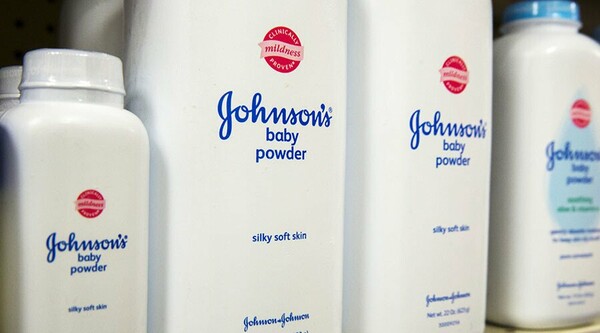 Αποζημίωση 72 εκατ. καλείται να πληρώσει η Johnson & Johnson σε οικογένεια γυναίκας που πέθανε από καρκίνο