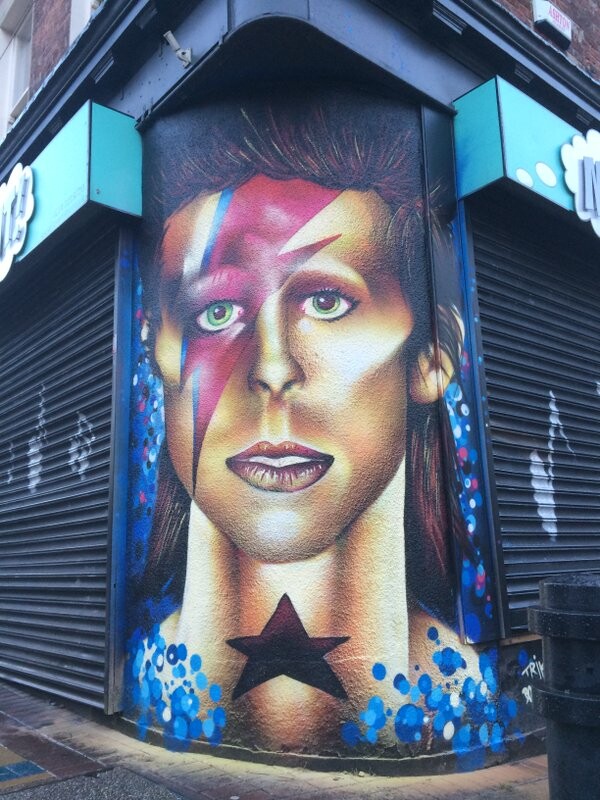 To νέο mural για τον David Bowie δεν άρεσε καθόλου (μάλλον δικαίως!)