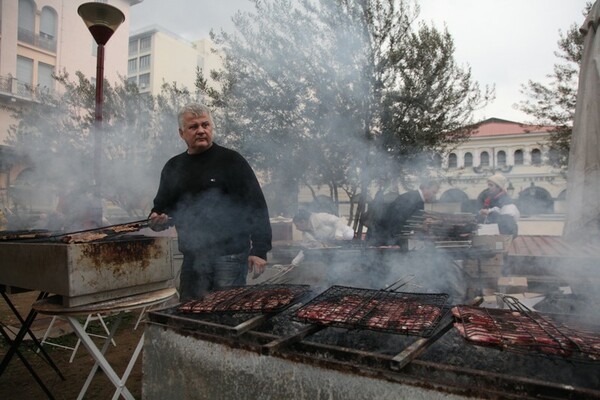 Πήγαν για δωρεάν κρέας στη Βαρβάκειο, αλλά φέτος δεν είχε τίποτα