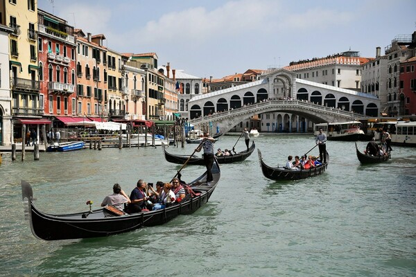 Πάτε ταξίδι στη Βενετία; Προσοχή γιατί πλέον απαγορεύονται πολλά πράγματα