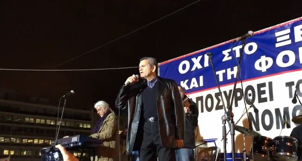 Ζεϊμπέκικα, Μαργαρίτης, φασολάδα και τσίπουρα στο Σύνταγμα - Οι αγρότες το γλεντάνε