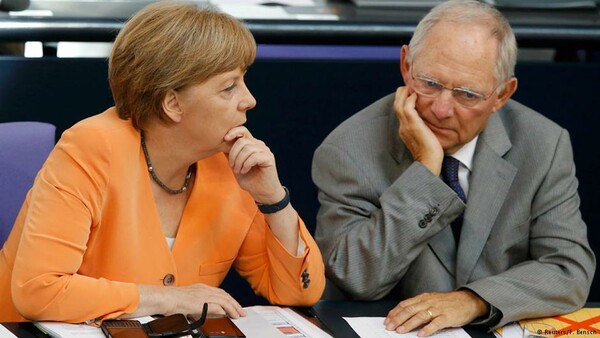 Die Zeit: H συμφωνία για το ελληνικό χρέος είναι παραπλανητική - Η Ελλάδα θα ανασάνει όταν φύγει ο Σόιμπλε