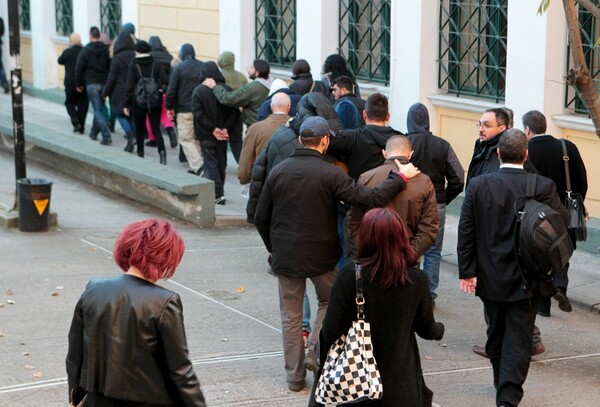 Ελεύθεροι έξι κατηγορούμενοι για το κύκλωμα εκβιαστών