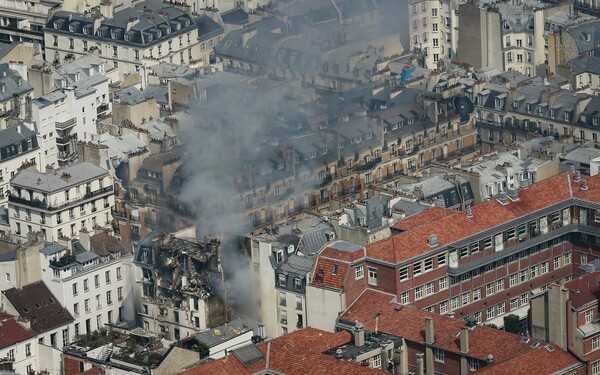 Παρίσι: Σε διαρροή αερίου οφείλεται η έκρηξη- Στους 17 οι τραυματίες