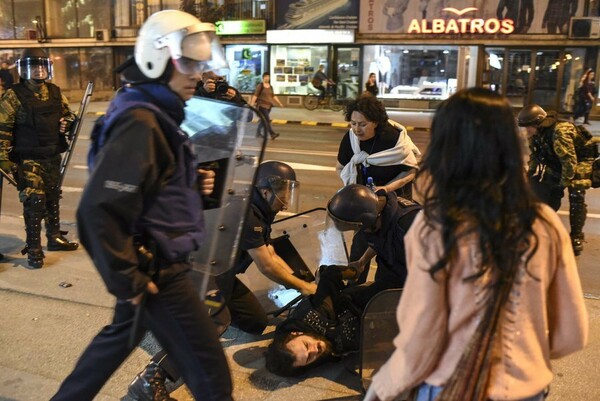 Νύχτα με άγρια επεισόδια στα Σκόπια - Έσπασαν γραφείο του προέδρου Ιβάνοφ