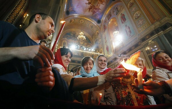 Με κόκκινα αυγά, κούλιτς και "πάσχα" γιόρτασαν την ημέρα εκατομμύρια Ρώσοι
