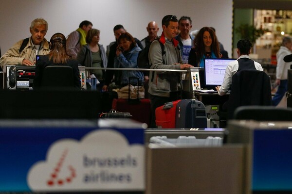 Χάος στο αεροδρόμιο Βρυξελλών- Επαναλειτουργία με ταλαιπωρία, χαμένες πτήσεις κι ατέλειωτες ουρές αναμονής
