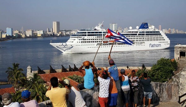 Για πρώτη φορά εδώ και 50 χρόνια αμερικανικό κρουαζιερόπλοιο ταξίδεψε στην Κούβα