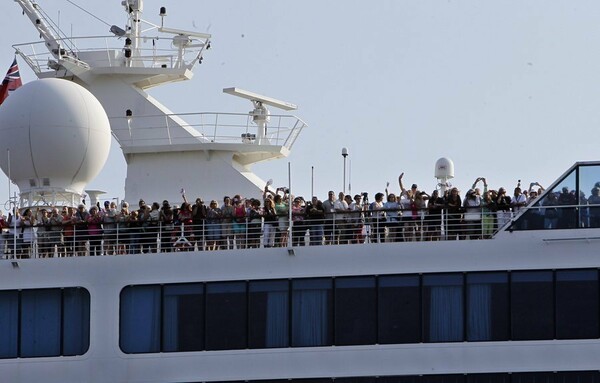 Για πρώτη φορά εδώ και 50 χρόνια αμερικανικό κρουαζιερόπλοιο ταξίδεψε στην Κούβα