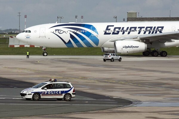 Η Ελλάδα αμφισβητεί τους ισχυρισμούς της Αιγύπτου πως βρέθηκαν τα συντρίμμια του αεροσκάφους
