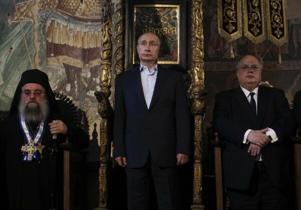 "Game of Thrones" μεταξύ Πούτιν και Παυλόπουλου- Απίστευτο παρασκήνιο για το ποιος θα καθόταν στον θρόνο στο Άγιον Όρος