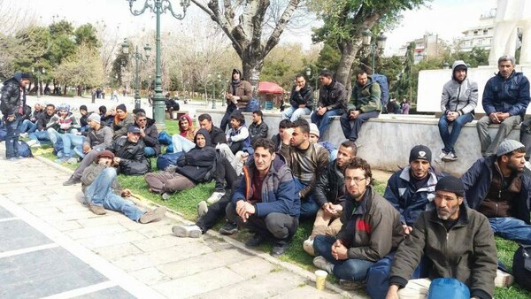 Θεσσαλονική: Κατασκηνώνουν στην Αριστοτέλους οι πρόσφυγες από τα Διαβατά (videos)