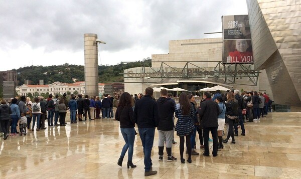 Έρευνα προειδοποιεί: Μην αλλάζετε ουρά αναμονής, θα βγείτε χαμένοι