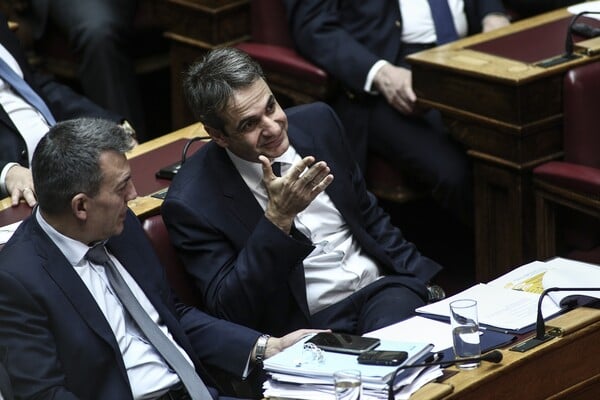 Επίθεση ΣΥΡΙΖΑ σε Μητσοτάκη: Να μας πει αν οι εταιρείες στις οποίες συμμετείχε η σύζυγός του με τον Παπασταύρου είναι δηλωμένες