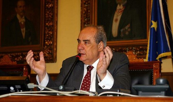 Ο Δήμαρχος Πειραιά απαγόρευσε τη διανομή τροφίμων της ΧΑ "μόνο για Έλληνες"