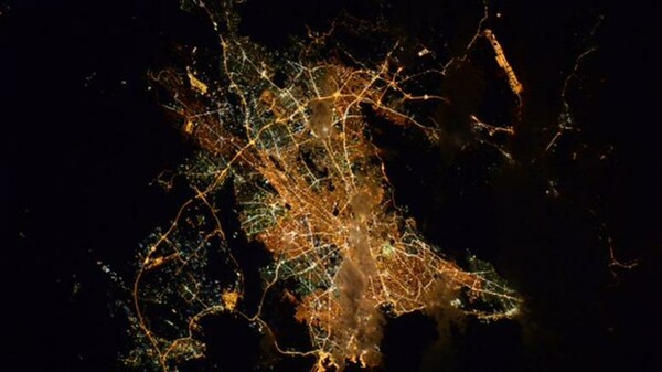 Αστροναύτης ανεβάζει φωτό της νυχτερινής Αθήνας και της λέει "Καληνύχτα"