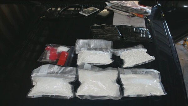 Συνελήφθη 53χρονη με 6 κιλά κοκαΐνης στα σακίδιά της