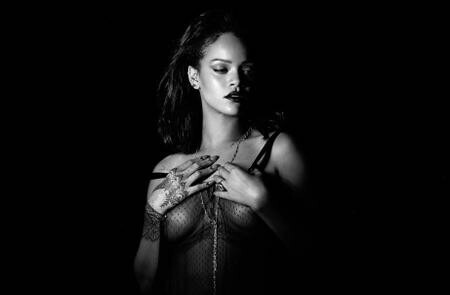 H Rihanna μόλις κυκλοφόρησε ένα εξαιρετικά τολμηρό βιντεοκλίπ για τη μπαλάντα 'Kiss It Better'"