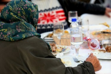 Εορταστικό τραπέζι από τον Δήμο Αθηναίων τα Χριστούγεννα και την Πρωτοχρονιά