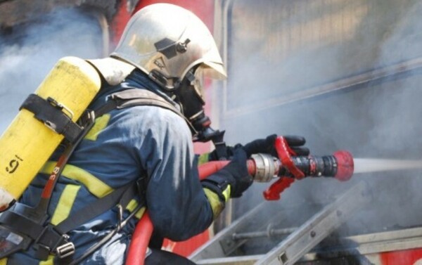 Φωτιά σε εγκαταλελειμμένο κτίριο στη Σωκράτους