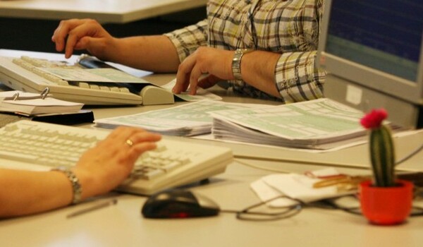 Βρέθηκαν 420 χιλιάδες ευρώ σε λογαριασμό εφοριακού
