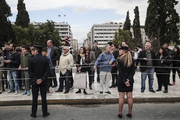 Τα αποτελέσματα του γκάλοπ μας για την κατάργηση (ή μη) των παρελάσεων