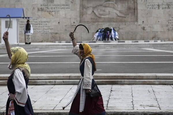 Τα αποτελέσματα του γκάλοπ μας για την κατάργηση (ή μη) των παρελάσεων