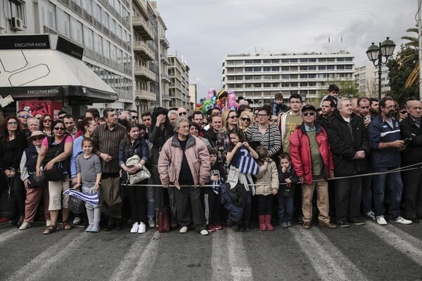 Τα αποτελέσματα του γκάλοπ μας για την κατάργηση (ή μη) των παρελάσεων