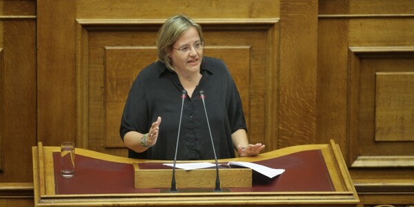 Παραιτήθηκε η Κατριβάνου με ανάρτηση στο Facebook