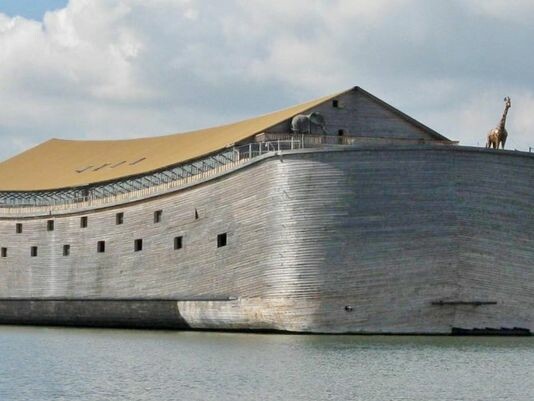Ολλανδός ξυλουργός κατασκεύασε τεράστιο αντίγραφο της Κιβωτού του Νώε