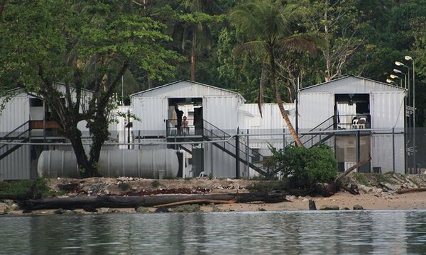 Παράνομο το κέντρο κράτησης μεταναστών στη Παπούα Νέα Γουινέα - Η Αυστραλία αρνείται να συμμορφωθεί με την απόφαση του δικαστηρίου