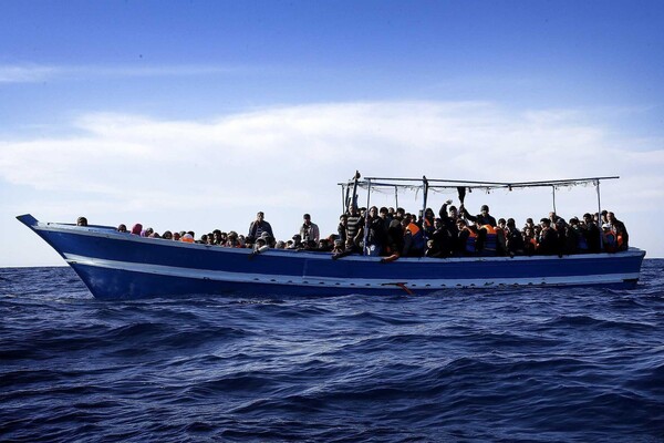 850 πρόσφυγες περισυνέλεξε η ακτοφυλακή της Λιβύης