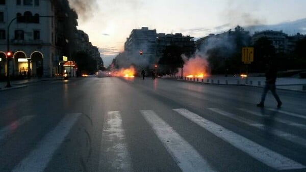 Μολότοφ στα γραφεία του ΣΥΡΙΖΑ στη Θεσσαλονίκη