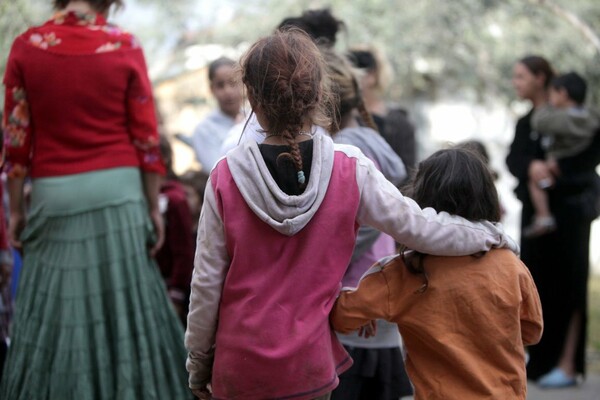 Οικογενειακά επιδόματα για ανύπαρκτα παιδιά εισέπρατταν Ρομά στα Φάρσαλα