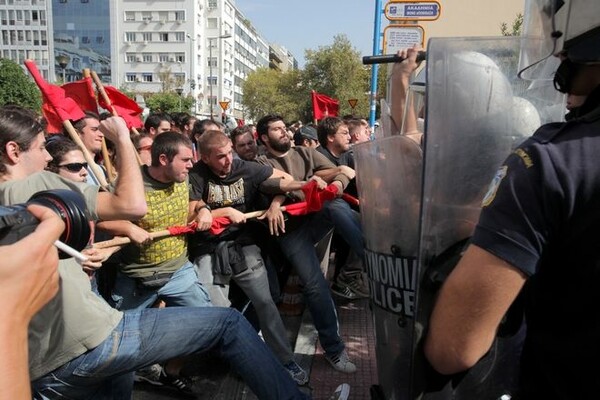 Επεισόδια με φοιτητές και ΜΑΤ στο Πανεπιστήμιο Αθηνών