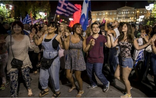 Όλοι μιλάνε για την αποψινή συγκέντρωση στο Σύνταγμα