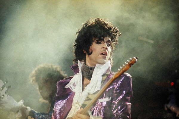 Σοκ στο Χόλιγουντ και την παγκόσμια μουσική βιομηχανία από την αιφνίδια απώλεια του Prince