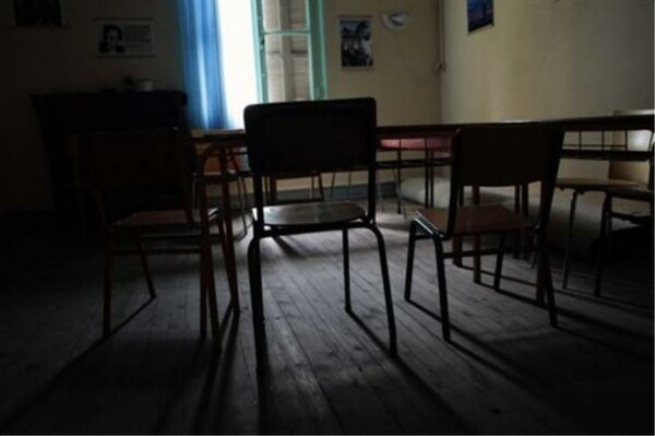 Ο σύλλογος δασκάλων Άρτας στηρίζει τον δάσκαλο με τα χαστούκια