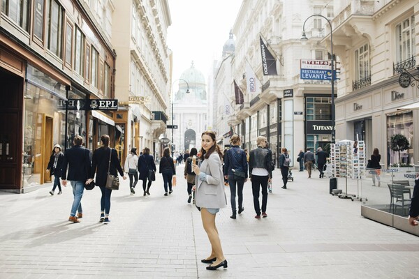Από τη Σάμο στη Chanel μέσα από ένα blog