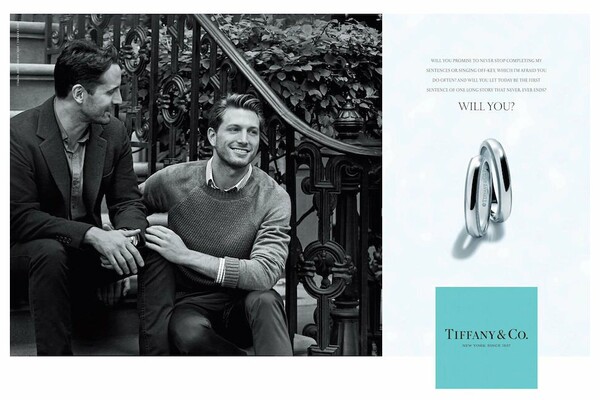 Αυτή είναι η πρώτη διαφήμιση των Tiffany's με πρωταγωνιστές ένα gay ζευγάρι